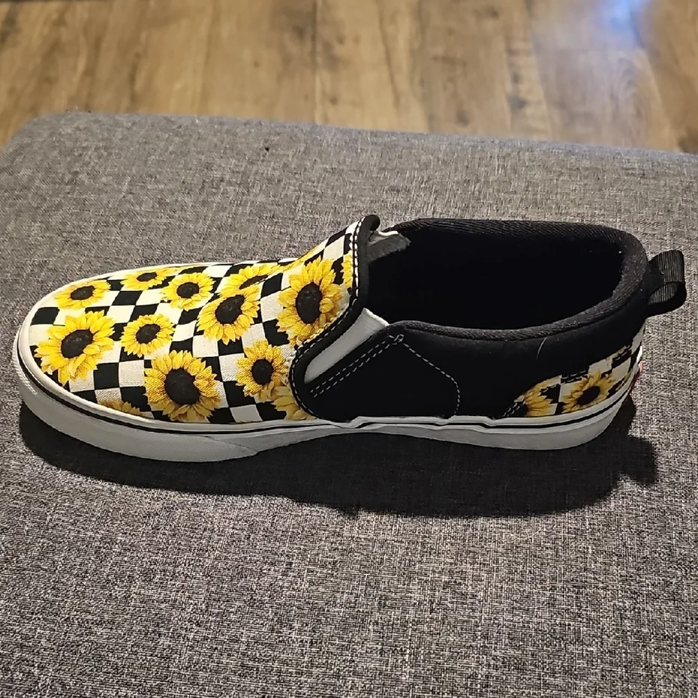 NWOT Vans Sunflower Checkered Slip-On Sneakers Size 5 Women Outdoor Tennis Shoe